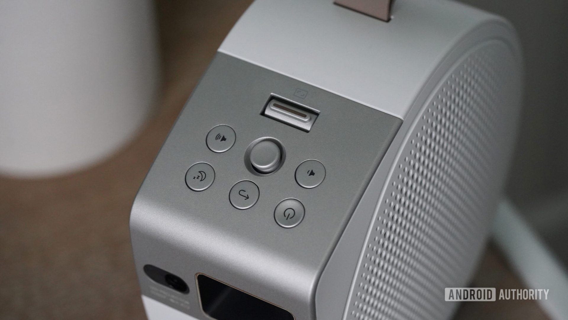 Проектор BenQ GV32 — тестирую гаджет для спальни в России картинка Проектор BenQ GV32: экран для спальни | DGL.RU