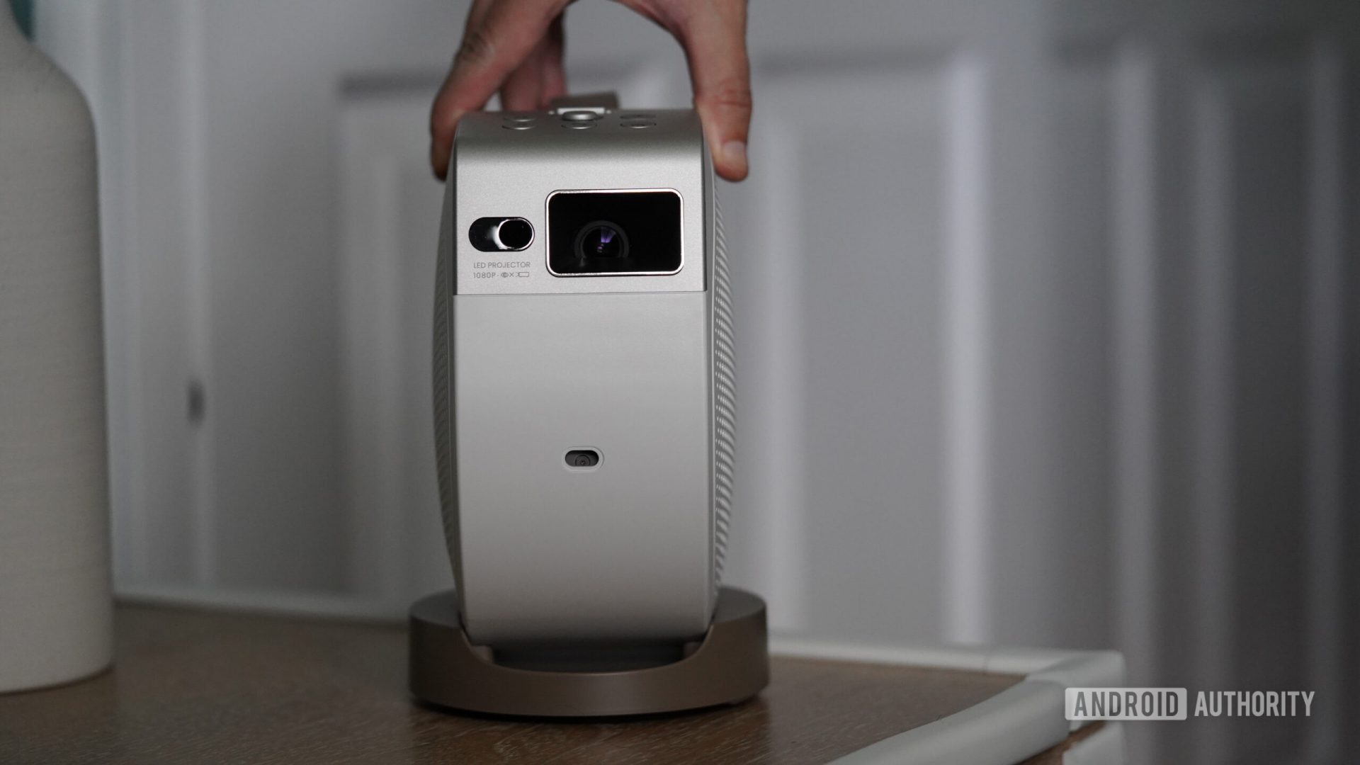 Проектор BenQ GV32 — тестирую гаджет для спальни в России картинка Проектор BenQ GV32: экран для спальни | DGL.RU