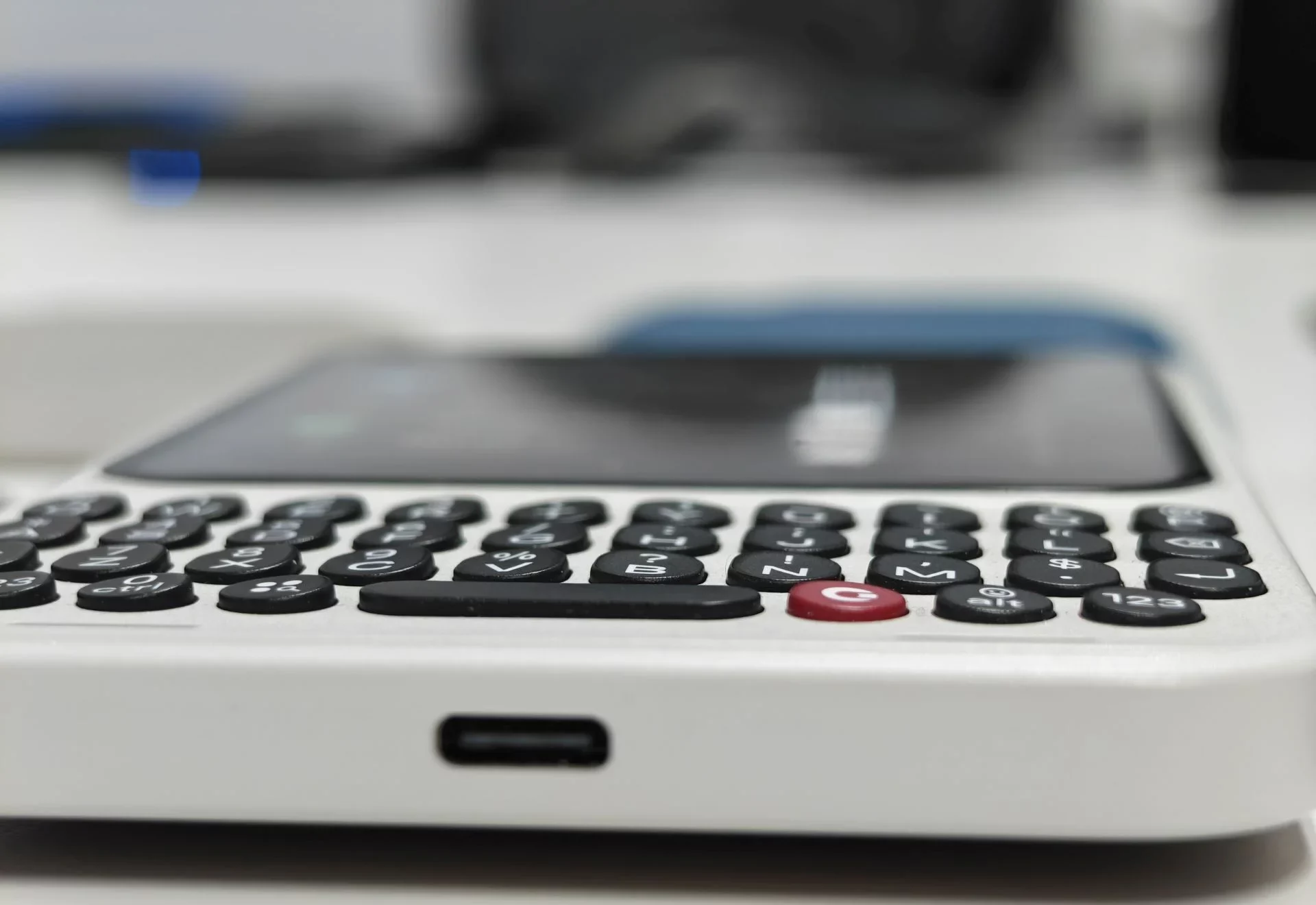 Смартфон Clicks Communicator в стиле BlackBerry | DGL.RU