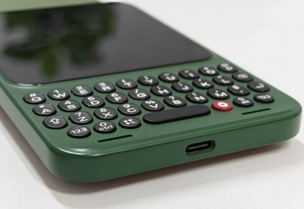 Смартфон Clicks Communicator в стиле BlackBerry | DGL.RU