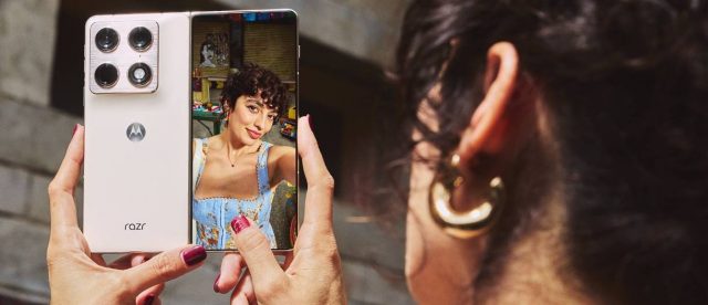 Смартфон Motorola Razr Fold: первый складной флагман бренда и старт продаж