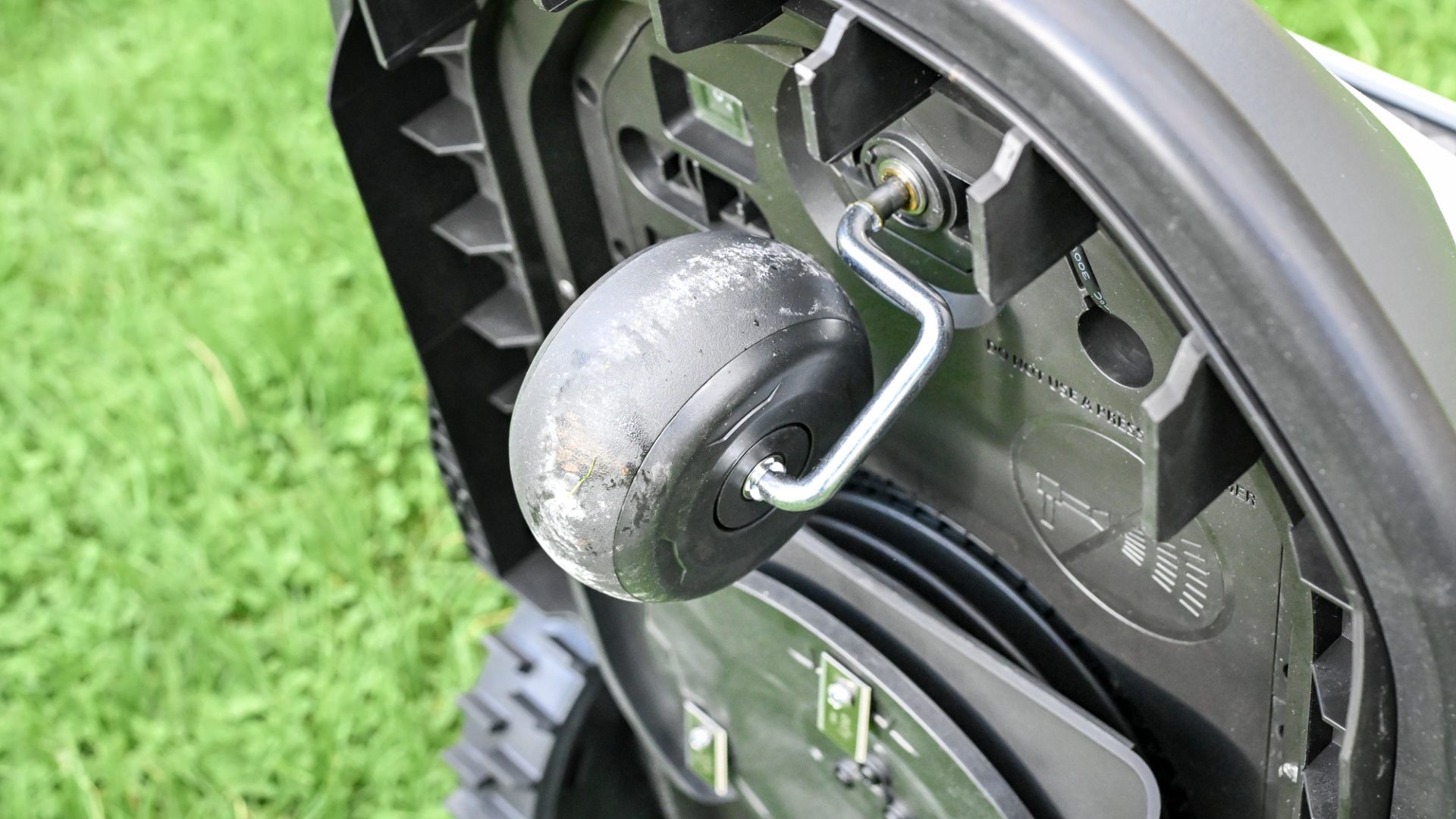 Робот-газонокосилка Eufy E15: с нюансами | DGL.RU