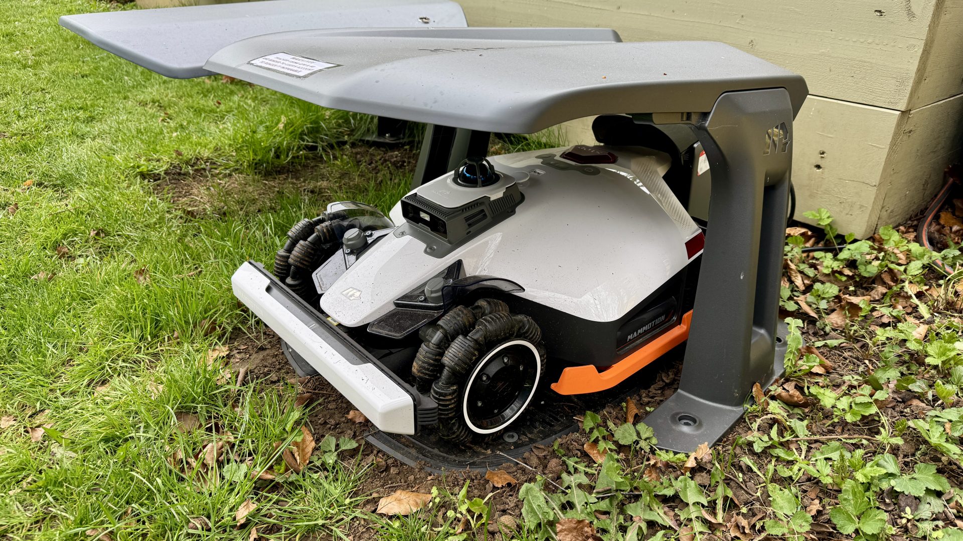 Обзор Mammotion LUBA 3 AWD 3000 — когда робот-газонокосилка стрижет лучше, чем ты картинка Робот-газонокосилка Mammotion LUBA 3 AWD 3000 | DGL.RU