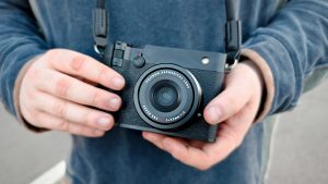 Самая многопиксельная компактная камера: 102-мегапиксельная среднеформатная Fujifilm GFX100RF позволит оставить беззеркалку дома