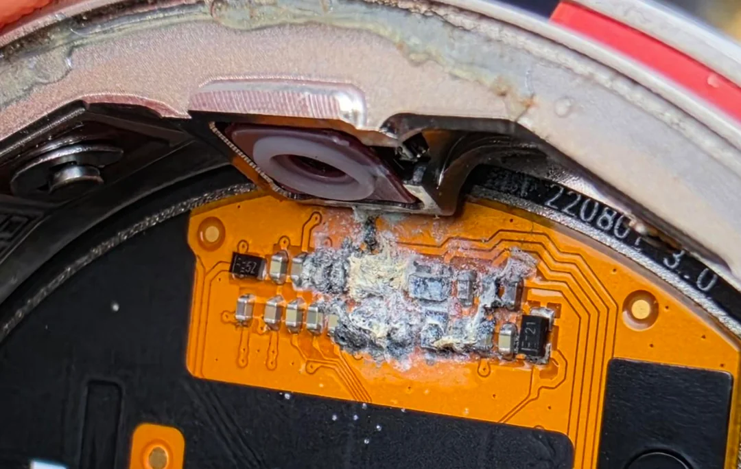 Смарт-часы и плавание: почему не стоит верить производителям на слово картинка Смарт-часы и море: как не убить дорогой гаджет | DGL.RU