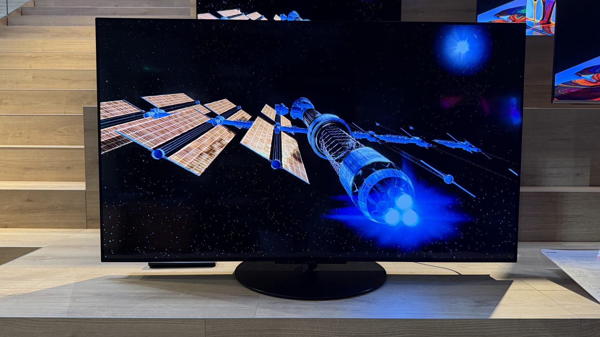 Смарт-телевизор Panasonic Z86C OLED | DGL.RU