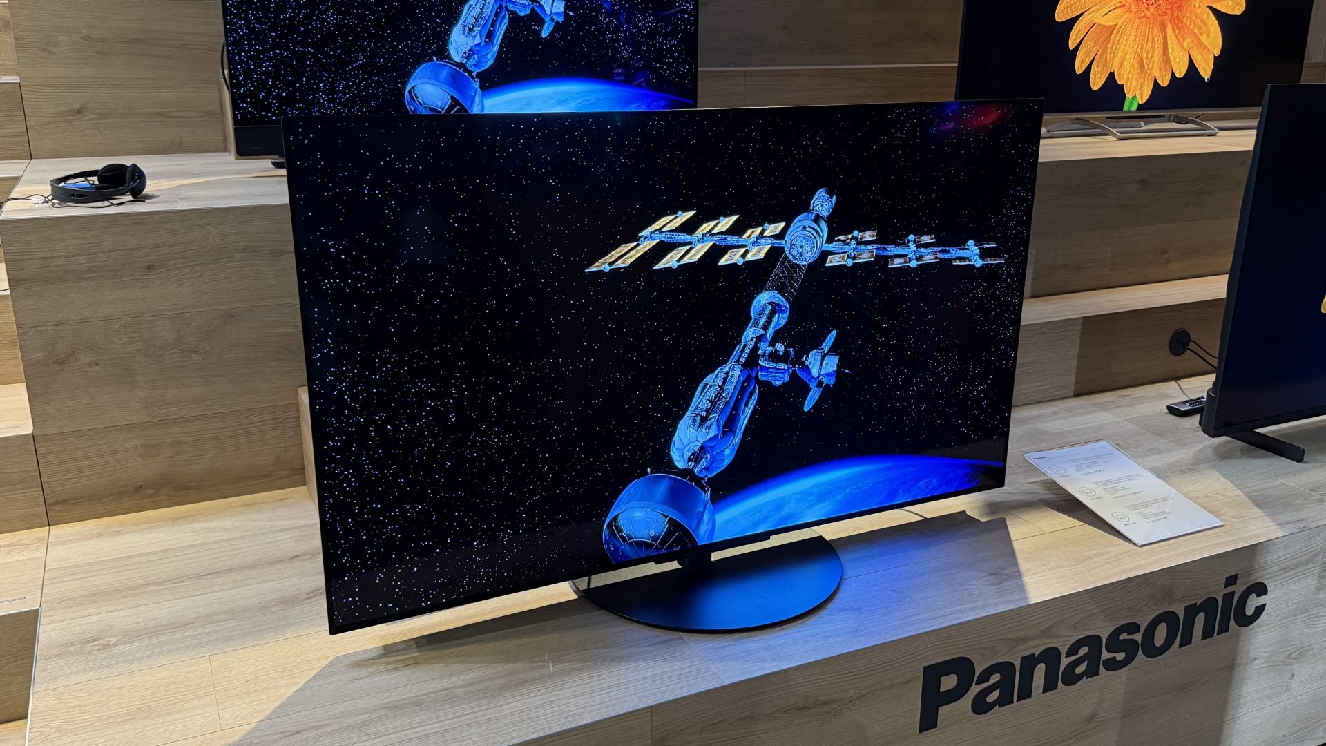 Смарт-телевизор Panasonic Z86C OLED | DGL.RU