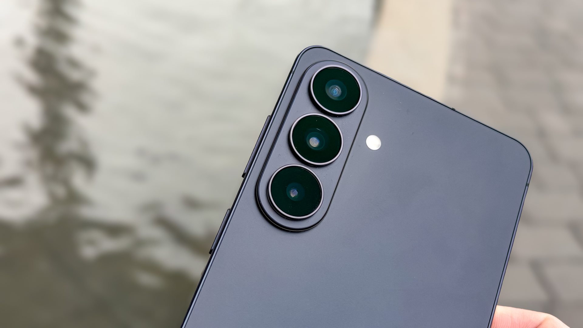 Обзор Samsung Galaxy S26 Plus — отличный телефон, который мало кому нужен фото