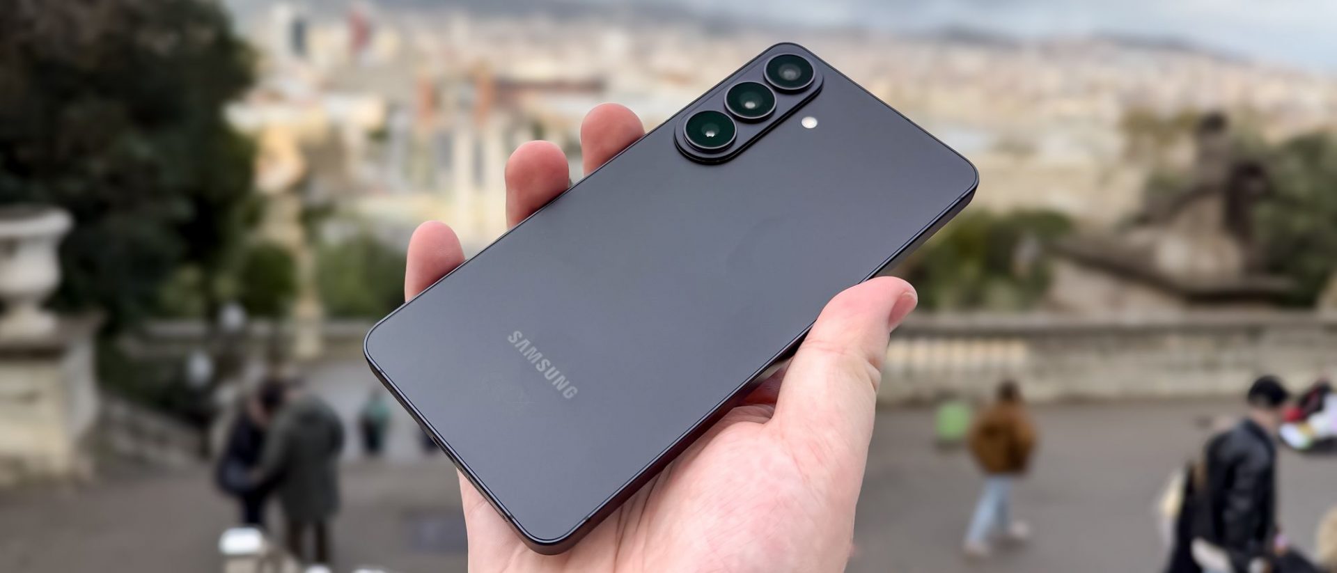 Обзор Samsung Galaxy S26 Plus — отличный телефон, который мало кому нужен