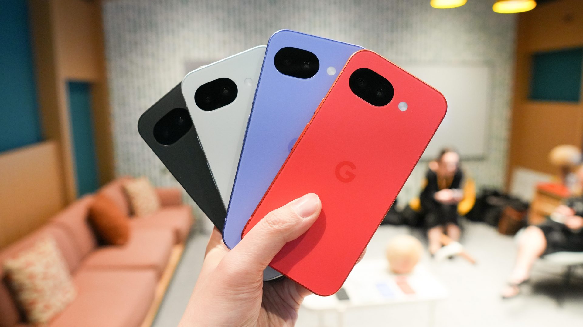 Смартфон Google Pixel 10a против Pixel 10 | DGL.RU