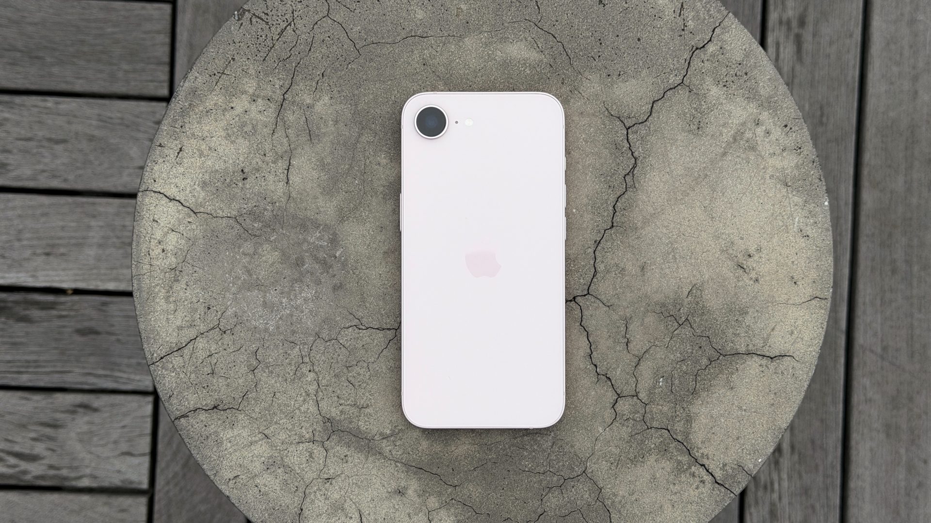 Смартфон iPhone 17e получил MagSafe и чип A19 | DGL.RU