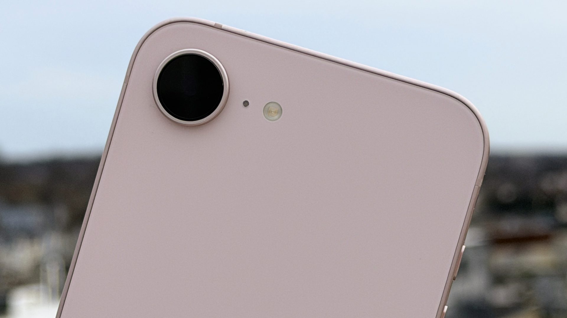 Смартфон iPhone 17e получил MagSafe и чип A19 | DGL.RU