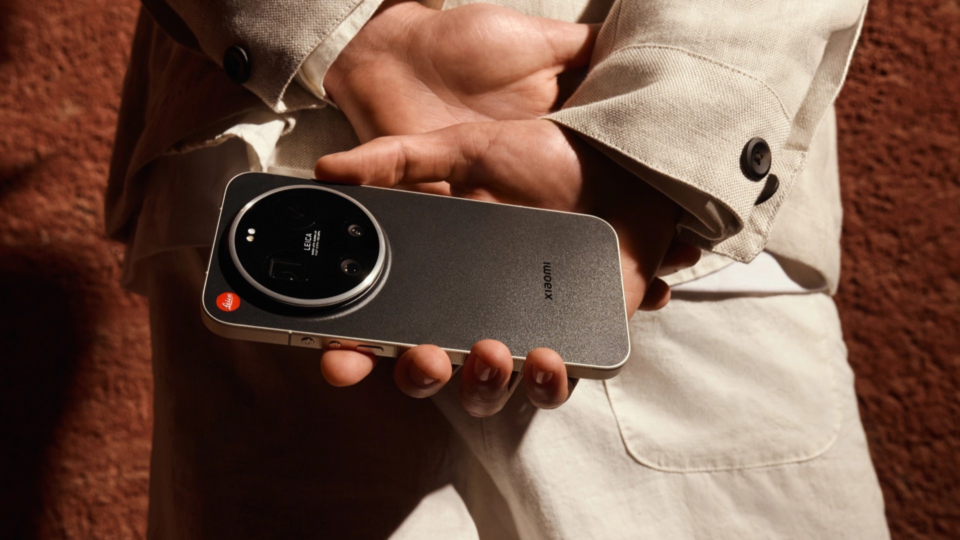 Смартфон Leica Leitzphone: первый камерофон бренда на Android и его цена в России картинка Смартфон Leica Leitzphone: камерофон на Android | DGL.RU