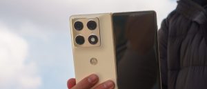 Смартфон Motorola Razr Fold: первый складной флагман бренда и старт продаж