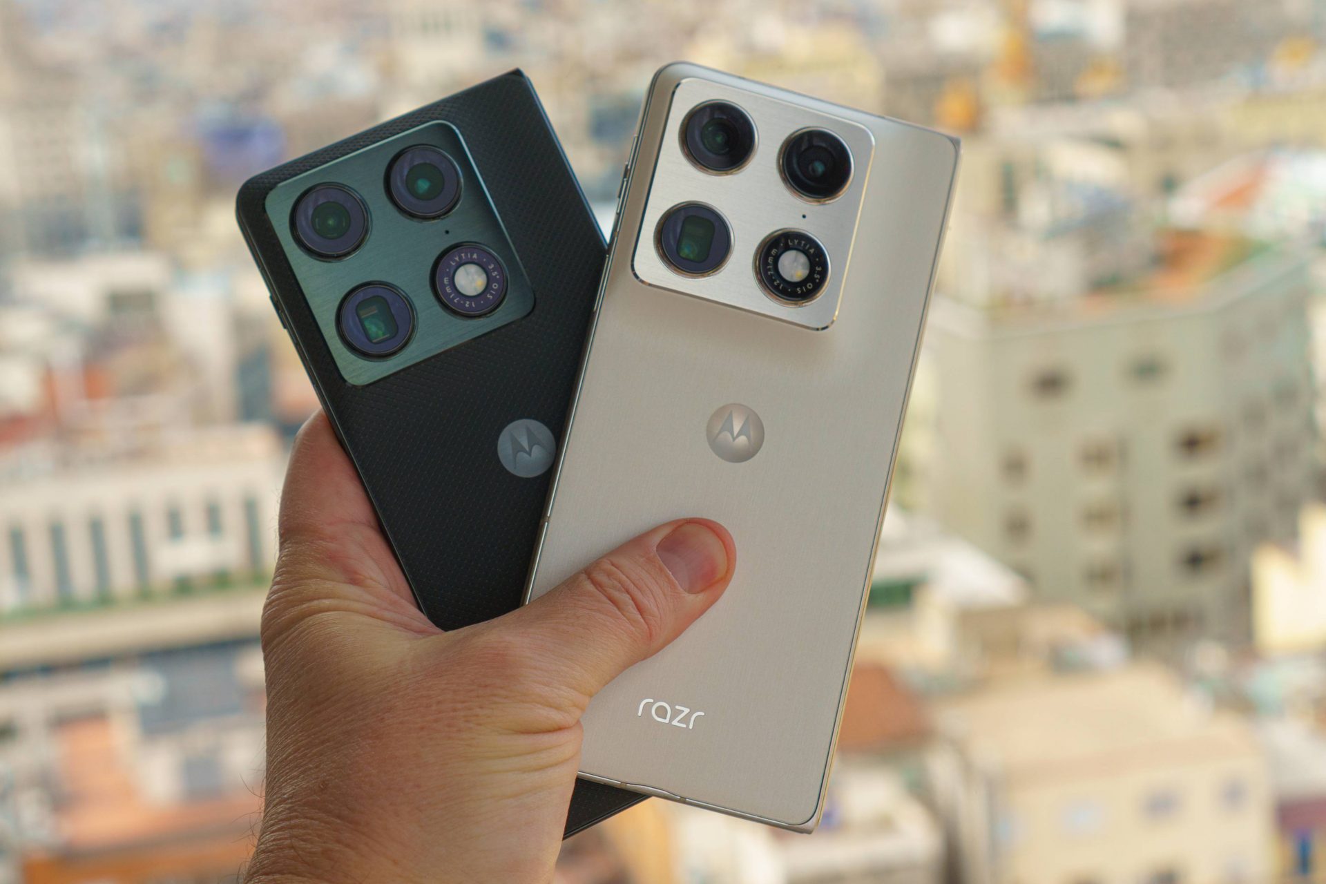 Смартфон Motorola Razr Fold: первый складной флагман бренда и старт продаж картинка Смартфон Motorola Razr Fold: старт продаж | DGL.RU