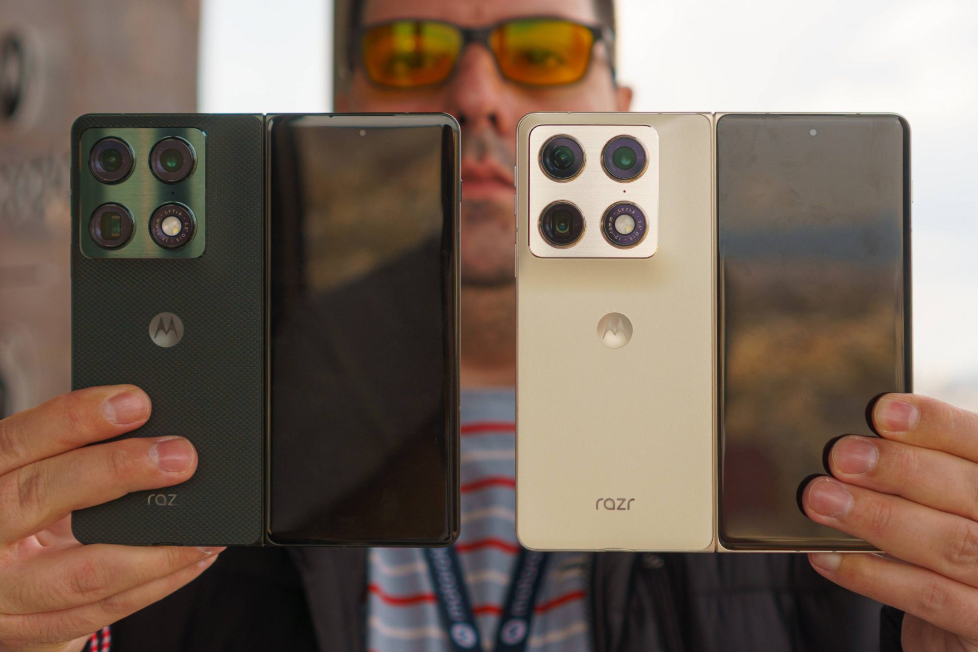 Смартфон Motorola Razr Fold: первый складной флагман бренда и старт продаж картинка Смартфон Motorola Razr Fold: старт продаж | DGL.RU