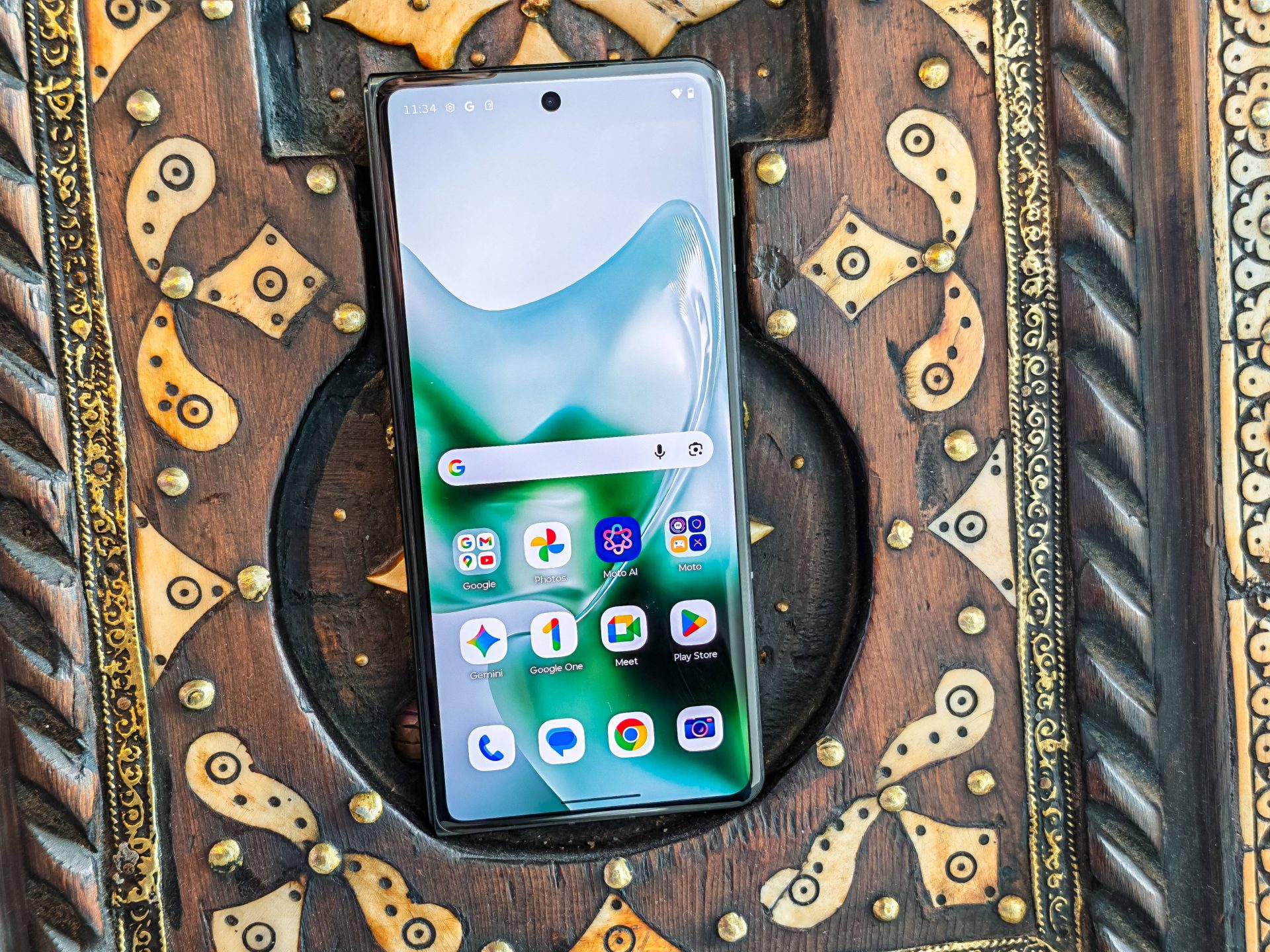 Смартфон Motorola Razr Fold: первый складной флагман бренда и старт продаж картинка Смартфон Motorola Razr Fold: старт продаж | DGL.RU