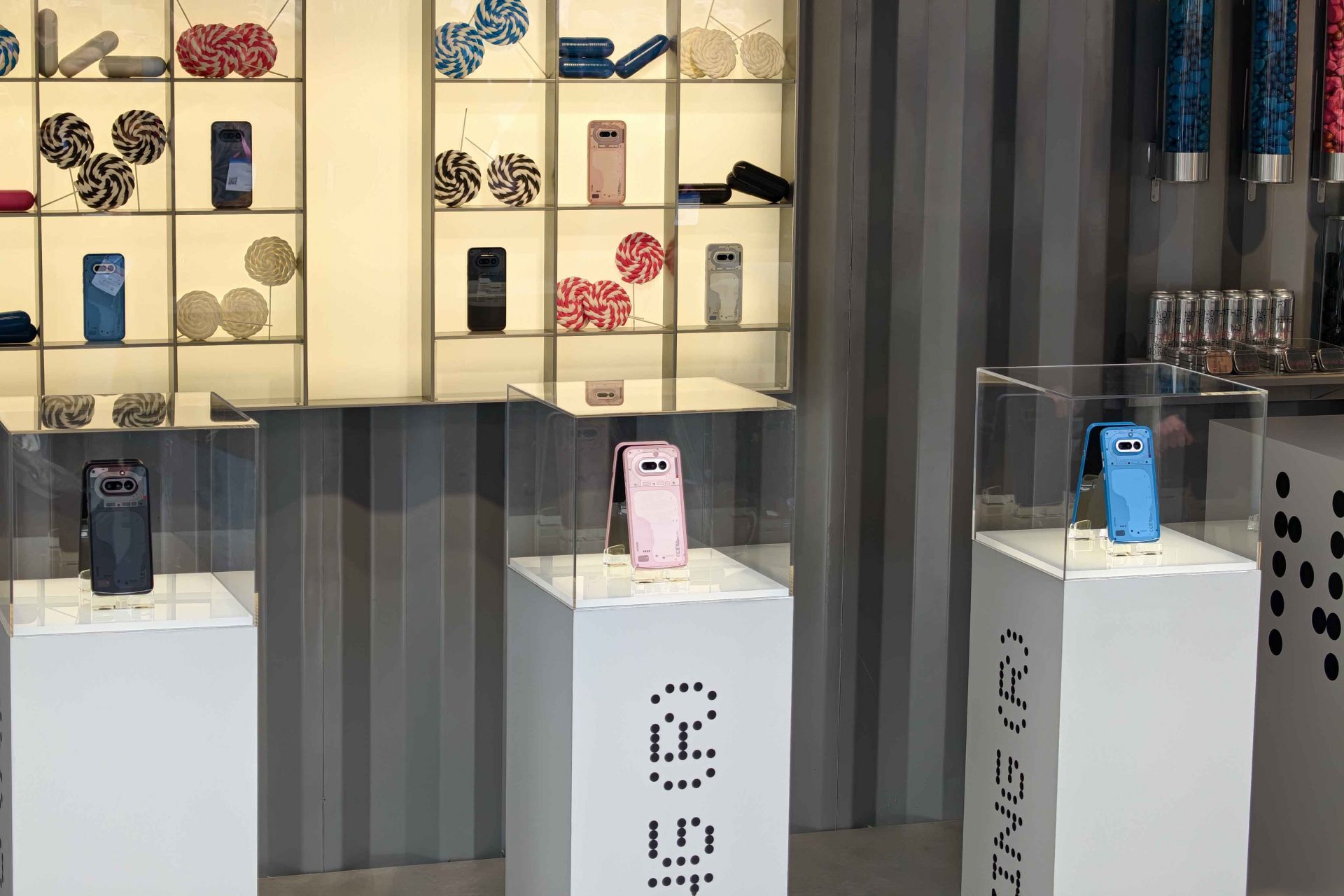 Смартфон Nothing Phone (4a): живые фото | DGL.RU