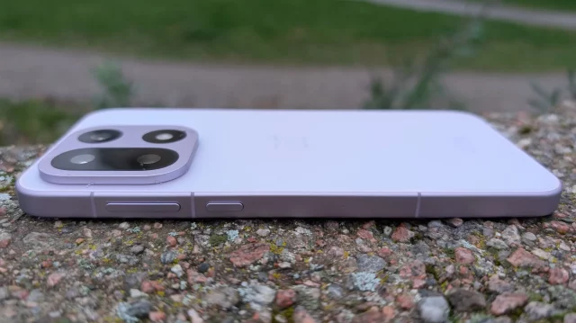 Смартфон OnePlus 15T перископная камера, огромная батарея и рамки тоньше, чем у iPhone 17 Pro (1) Смартфон OnePlus 15T — рамки 2 мм и 7500 мАч | DGL.RU