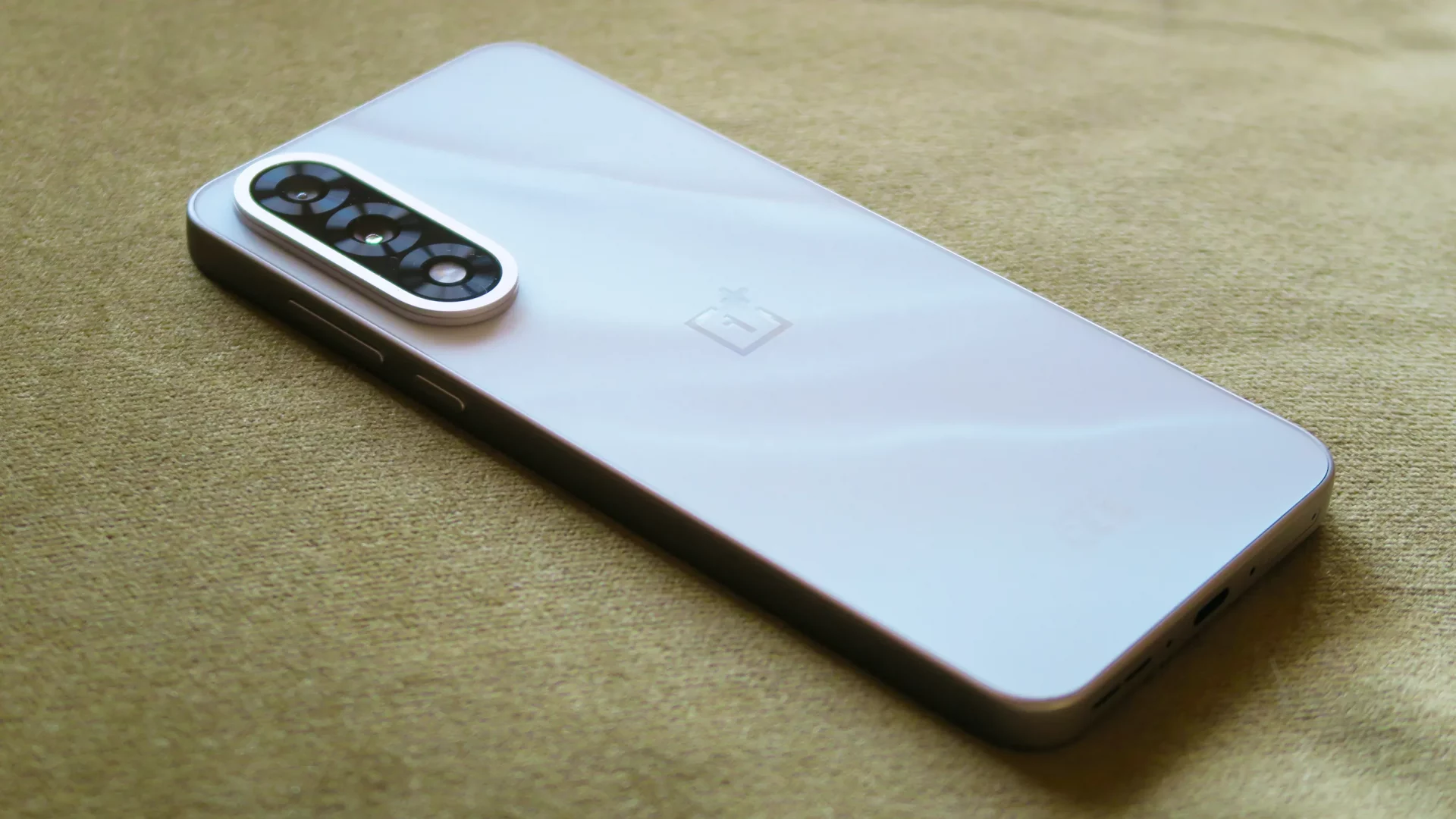 Смартфон OnePlus Nord 6: все главные подробности о конкуренте Pixel 10a