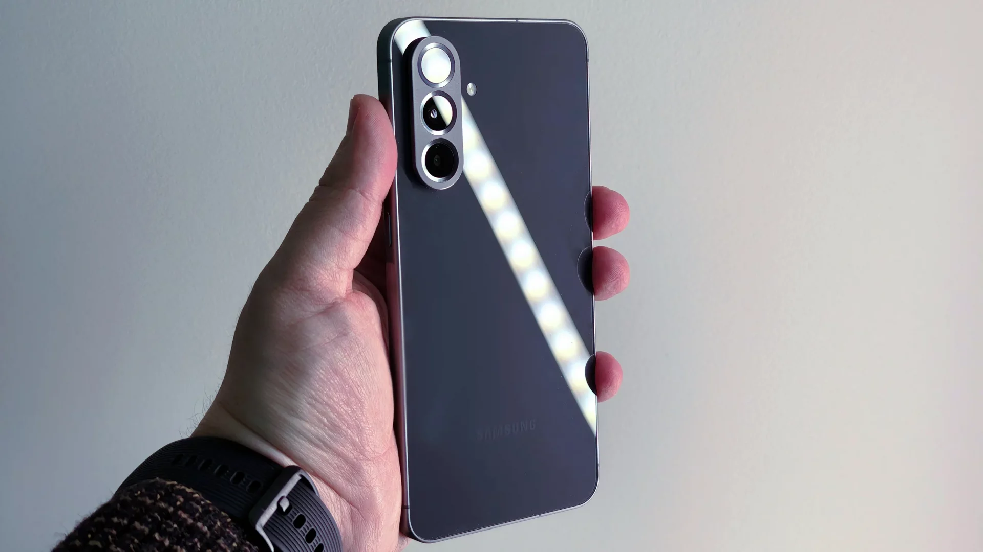 Смартфон Samsung Galaxy A57: все, что известно о новинке картинка Смартфон Samsung Galaxy A57: тоньше и мощнее | DGL.RU