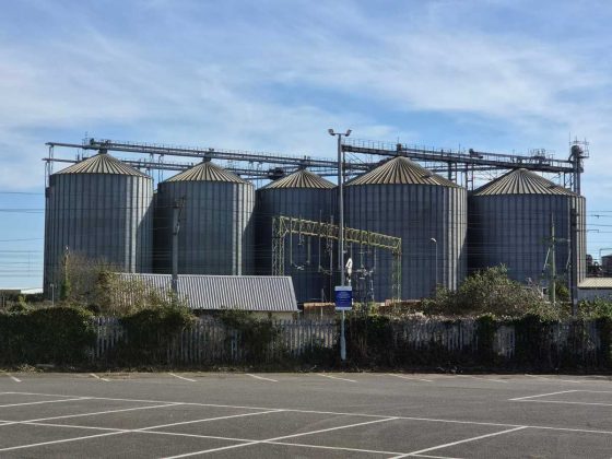 Смартфон Samsung Galaxy S26+: мощный экран | DGL.RU