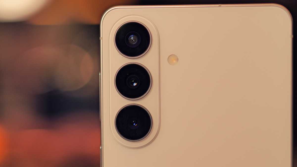 Смартфон Samsung Galaxy S26+: мощный экран | DGL.RU