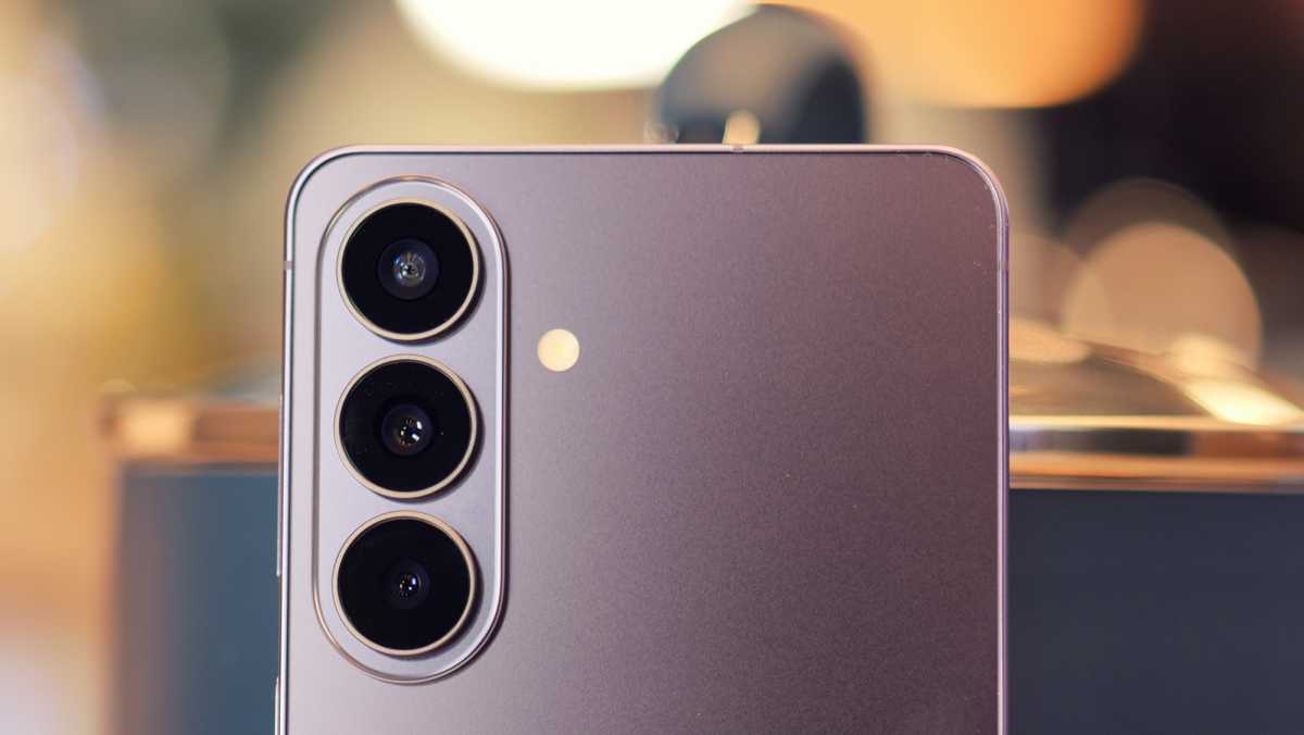 Смартфон Samsung Galaxy S26+: мощный экран | DGL.RU