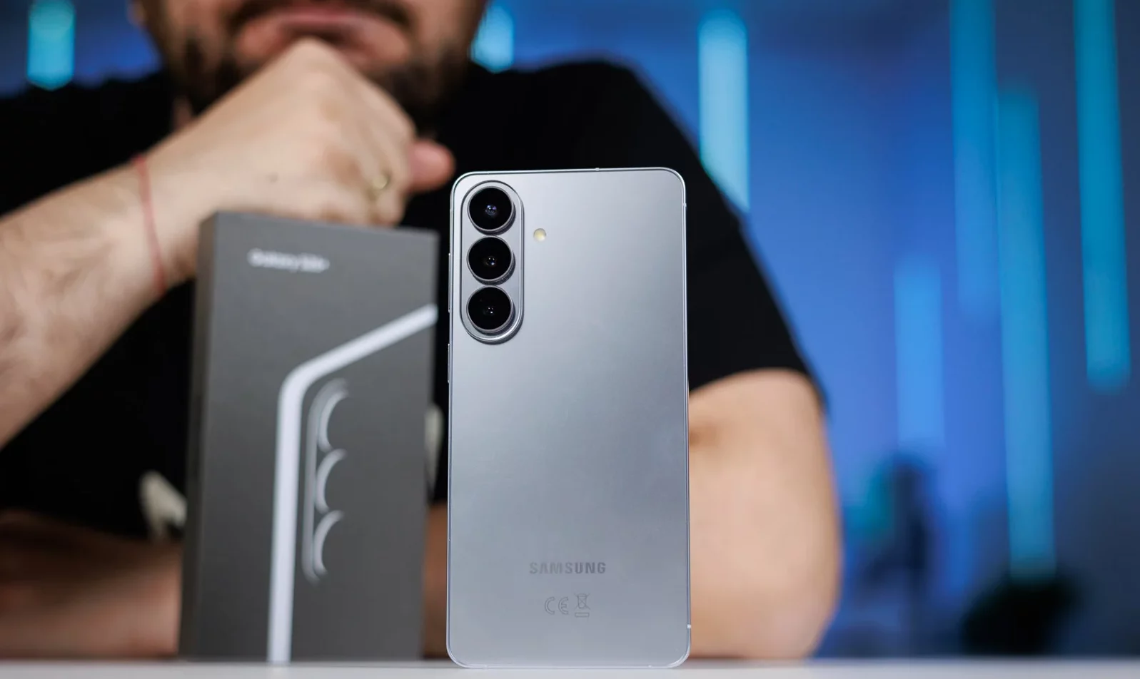 Смартфон Samsung Galaxy S26 Plus: тень Ultra | DGL.RU