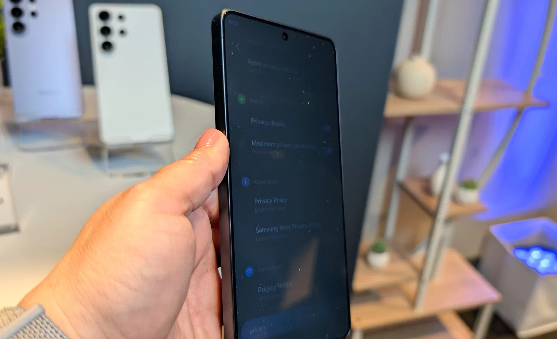 Смартфон Galaxy S26 Ultra — экран антишпион | DGL.RU