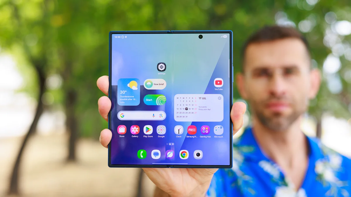 Смартфон Samsung Galaxy Z Fold 8 на первых изображениях: почему новый флагман может стать толще