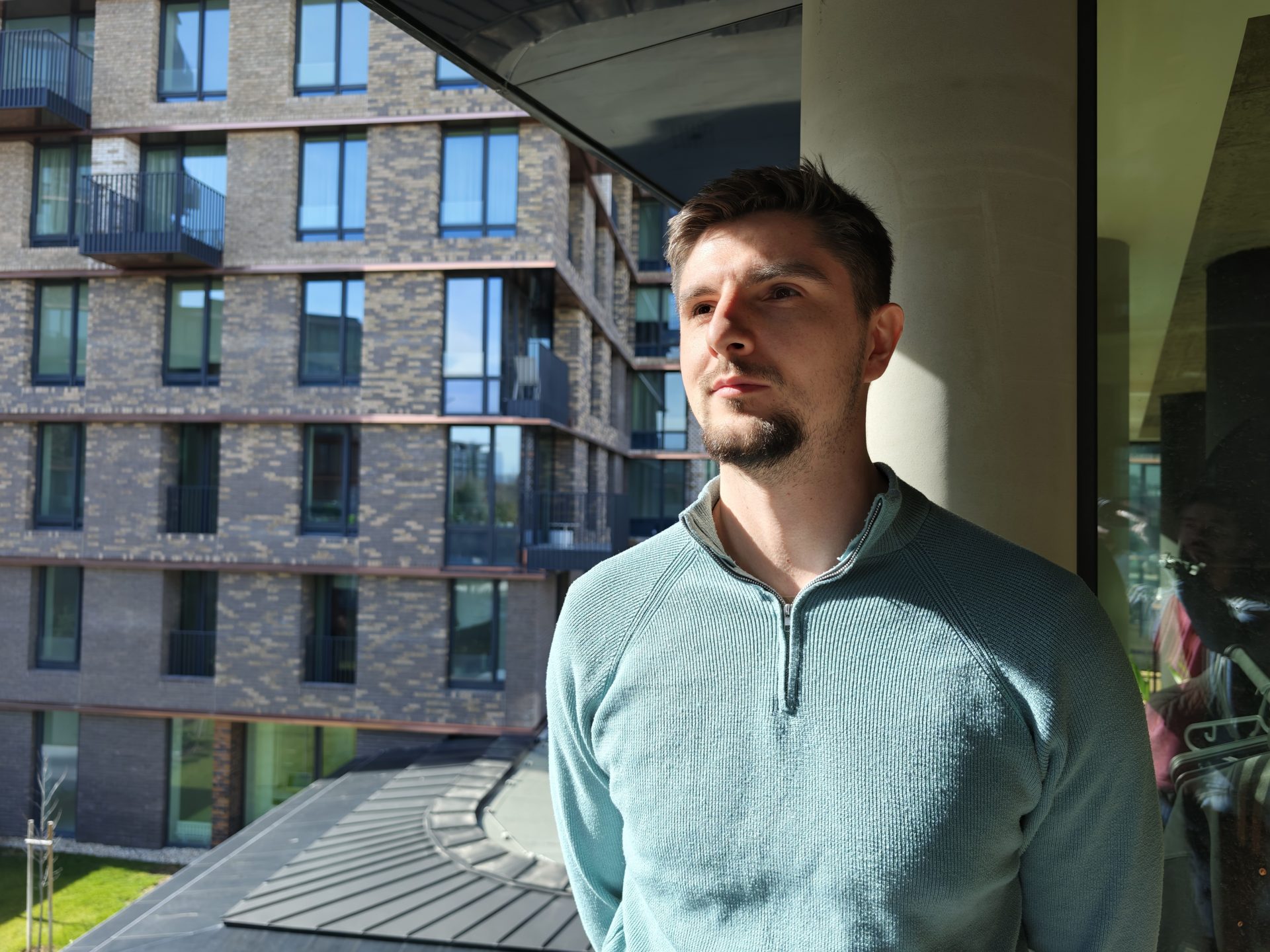 Обзор Xiaomi 17 Ultra: идеальное аппаратное обеспечение и цена в России картинка Смартфон Xiaomi 17 Ultra и слабый софт | DGL.RU