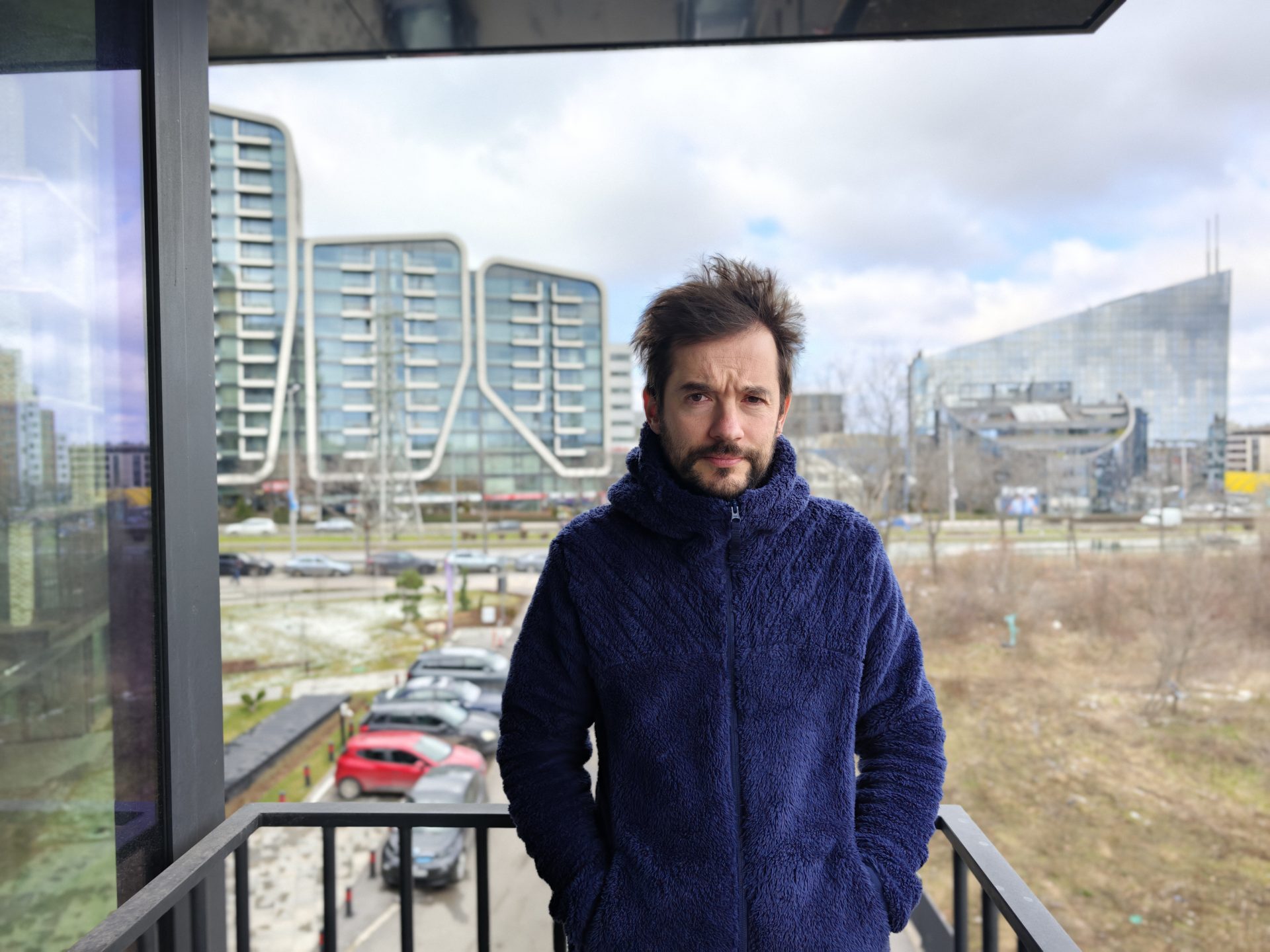 Обзор Xiaomi 17 Ultra: идеальное аппаратное обеспечение и цена в России картинка Смартфон Xiaomi 17 Ultra и слабый софт | DGL.RU