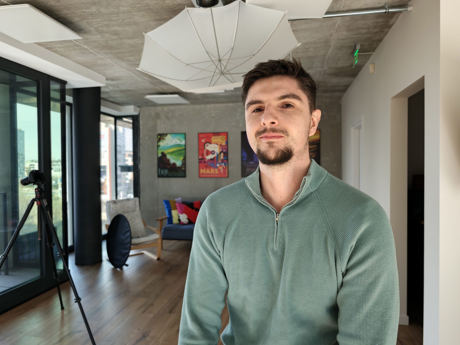 Обзор Xiaomi 17 Ultra: идеальное аппаратное обеспечение и цена в России картинка Смартфон Xiaomi 17 Ultra и слабый софт | DGL.RU