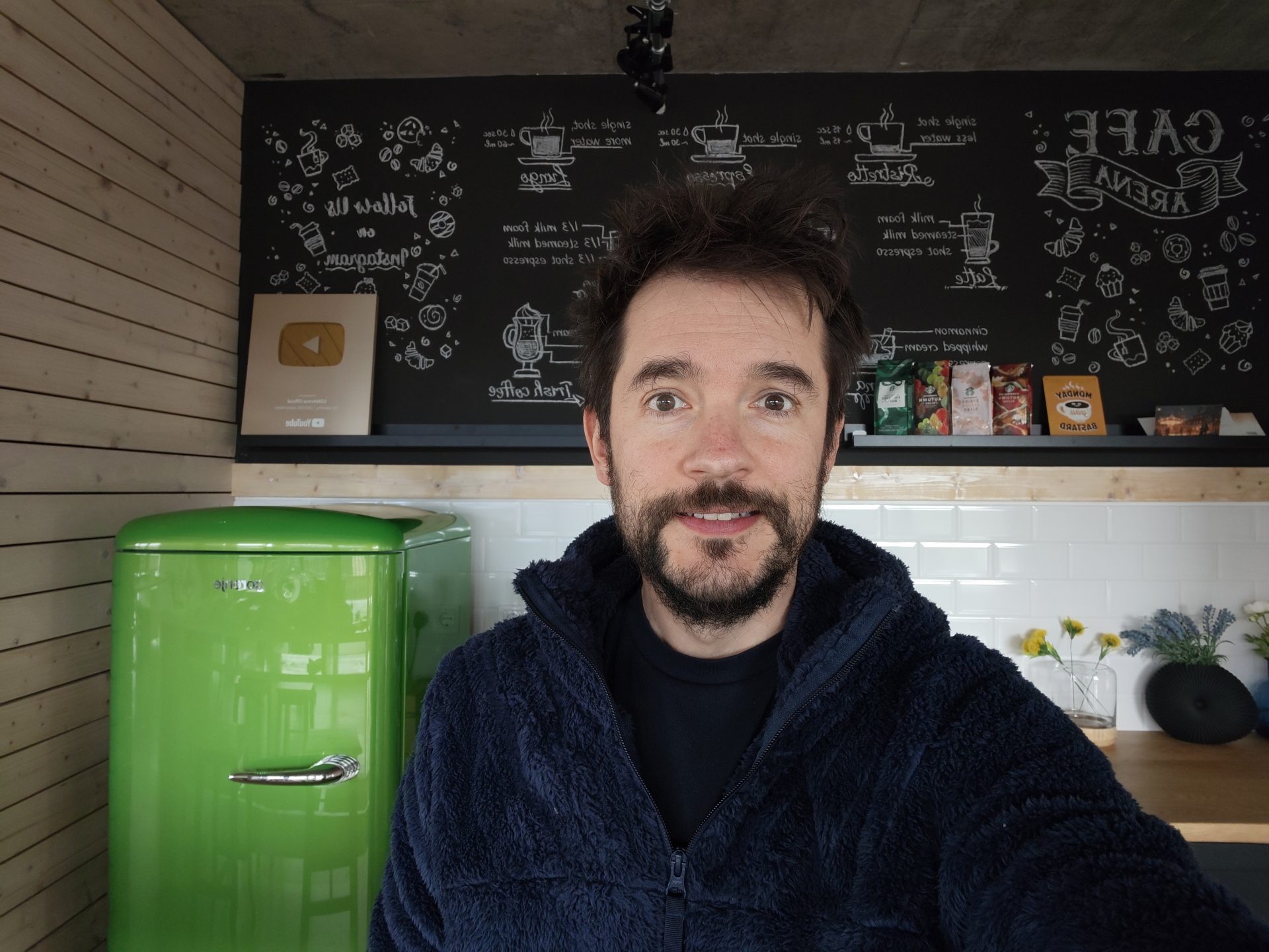 Обзор Xiaomi 17 Ultra: идеальное аппаратное обеспечение и цена в России картинка Смартфон Xiaomi 17 Ultra и слабый софт | DGL.RU