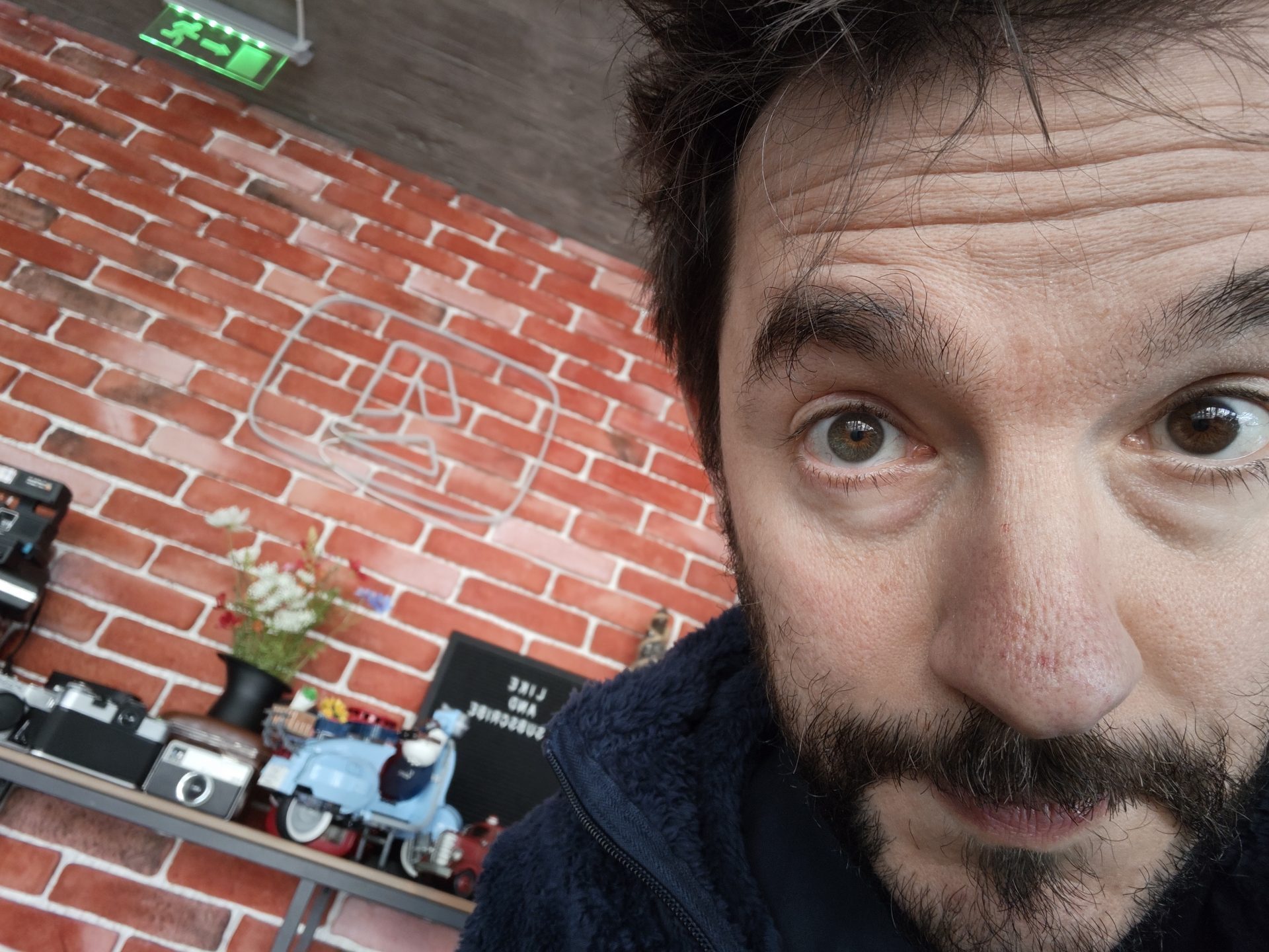 Обзор Xiaomi 17 Ultra: идеальное аппаратное обеспечение и цена в России картинка Смартфон Xiaomi 17 Ultra и слабый софт | DGL.RU