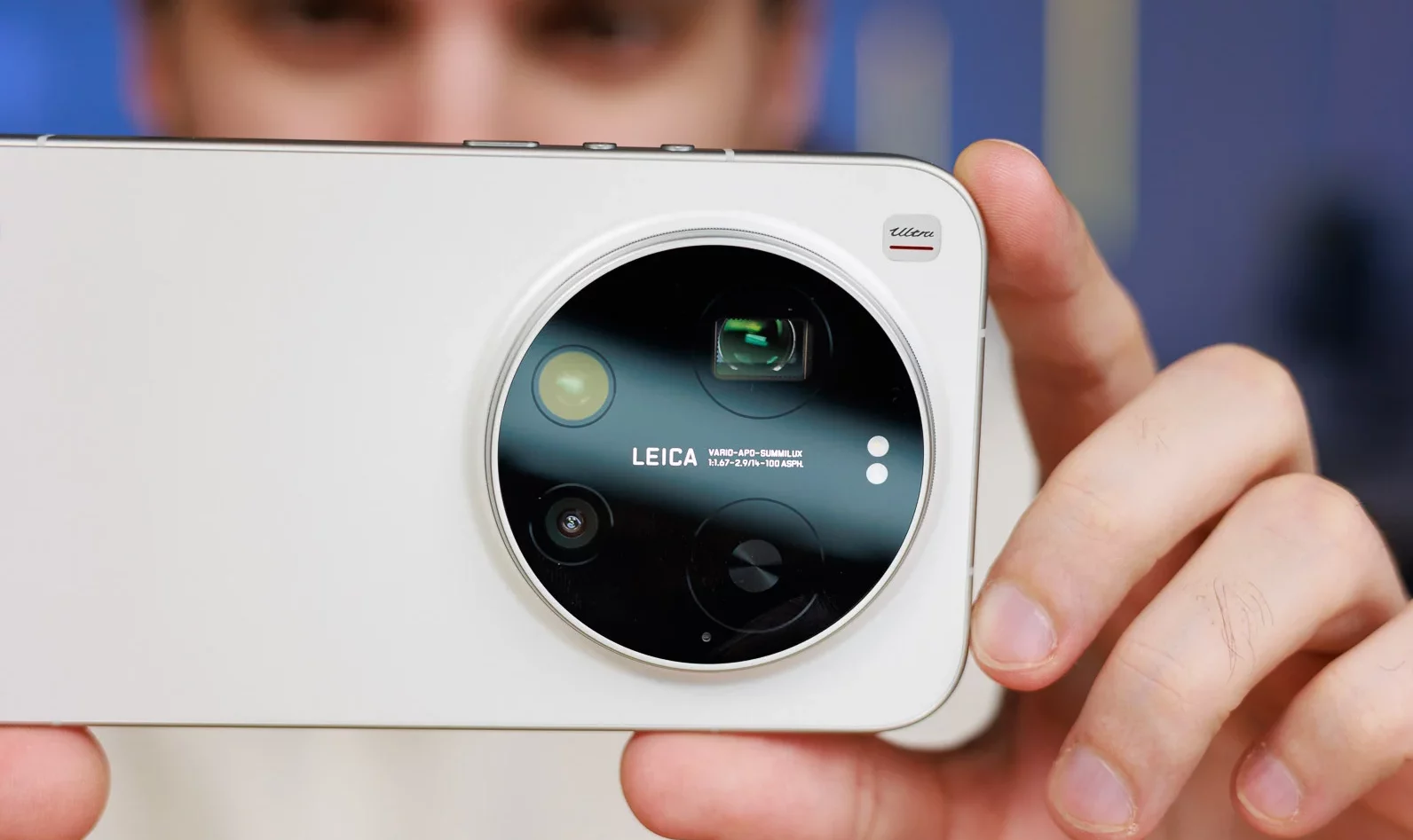 Обзор Xiaomi 17 Ultra: идеальное аппаратное обеспечение и цена в России картинка Смартфон Xiaomi 17 Ultra и слабый софт | DGL.RU