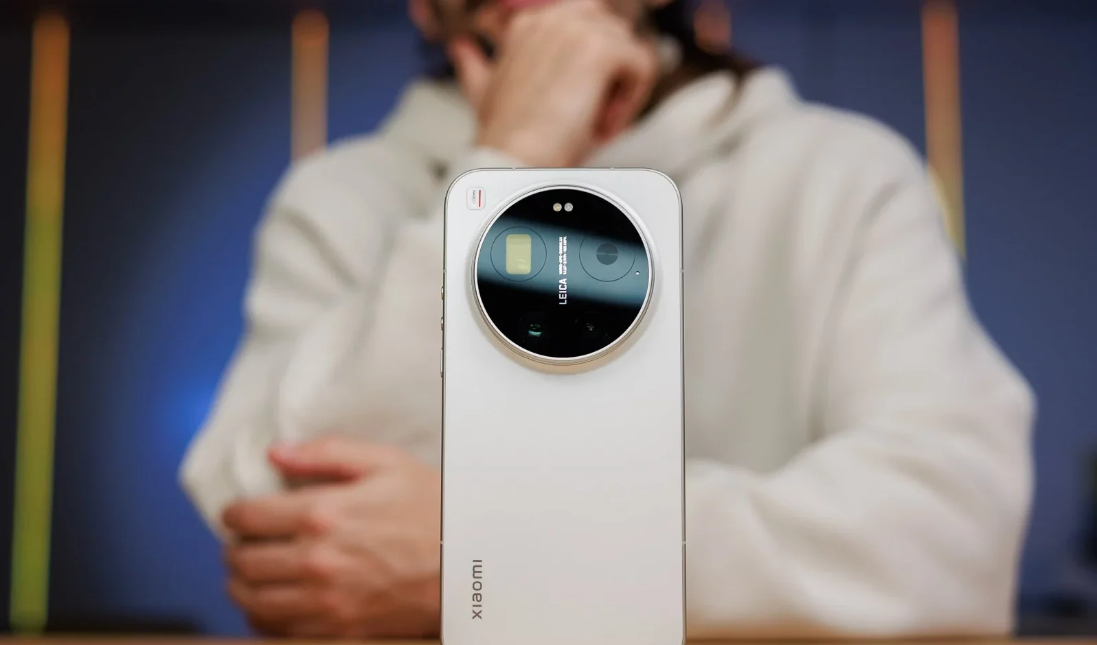 Обзор Xiaomi 17 Ultra: идеальное аппаратное обеспечение и цена в России картинка Смартфон Xiaomi 17 Ultra и слабый софт | DGL.RU