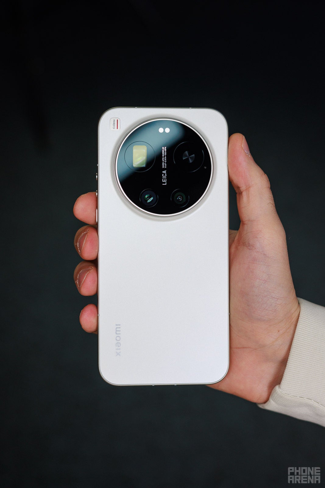 Обзор Xiaomi 17 Ultra: идеальное аппаратное обеспечение и цена в России картинка Смартфон Xiaomi 17 Ultra и слабый софт | DGL.RU