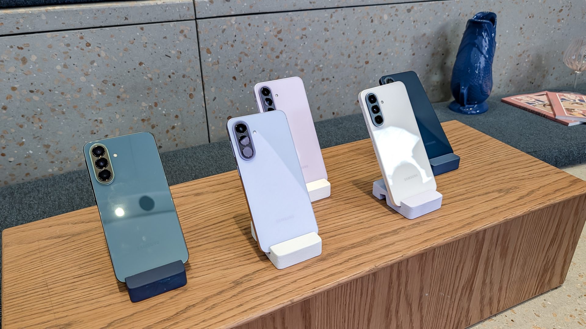 Обзор Galaxy A57 и Galaxy A37 в России — всё отлично, если бы не цена картинка Смартфоны Samsung Galaxy A57 и A37 | DGL.RU