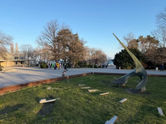 Galaxy S26 Ultra и iPhone 17 Pro: битва камер | DGL.RU