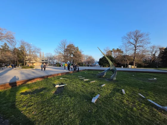 Galaxy S26 Ultra и iPhone 17 Pro: битва камер | DGL.RU