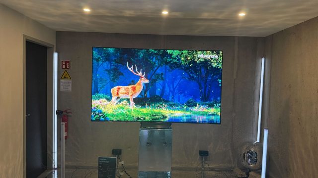 Телевизор Hisense UR8: почти флагман | DGL.RU1 Телевизор Hisense UR8: почти флагман | DGL.RU