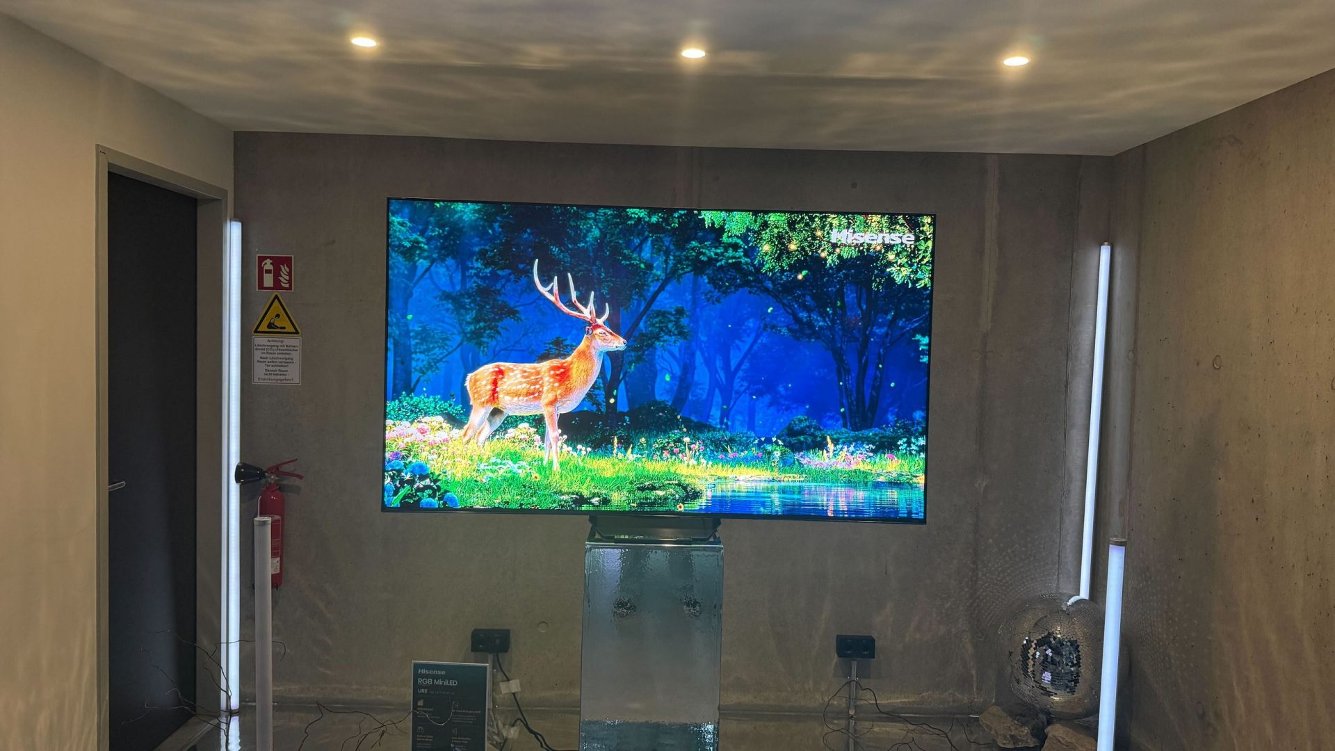 Обзор Hisense UR8 и его наличие в Москве