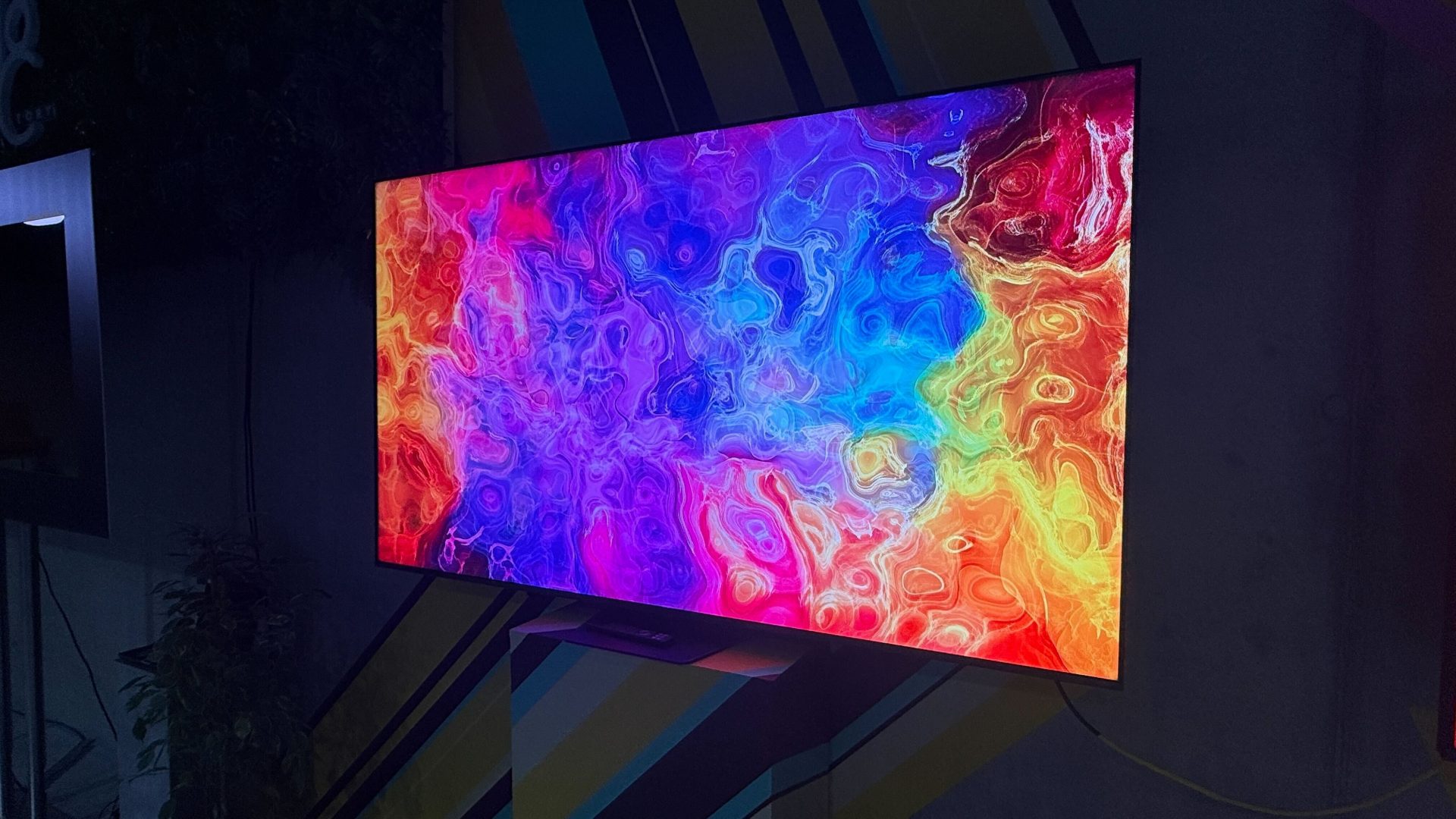 Обзор Hisense UR8 и его наличие в Москве картинка Телевизор Hisense UR8: почти флагман | DGL.RU