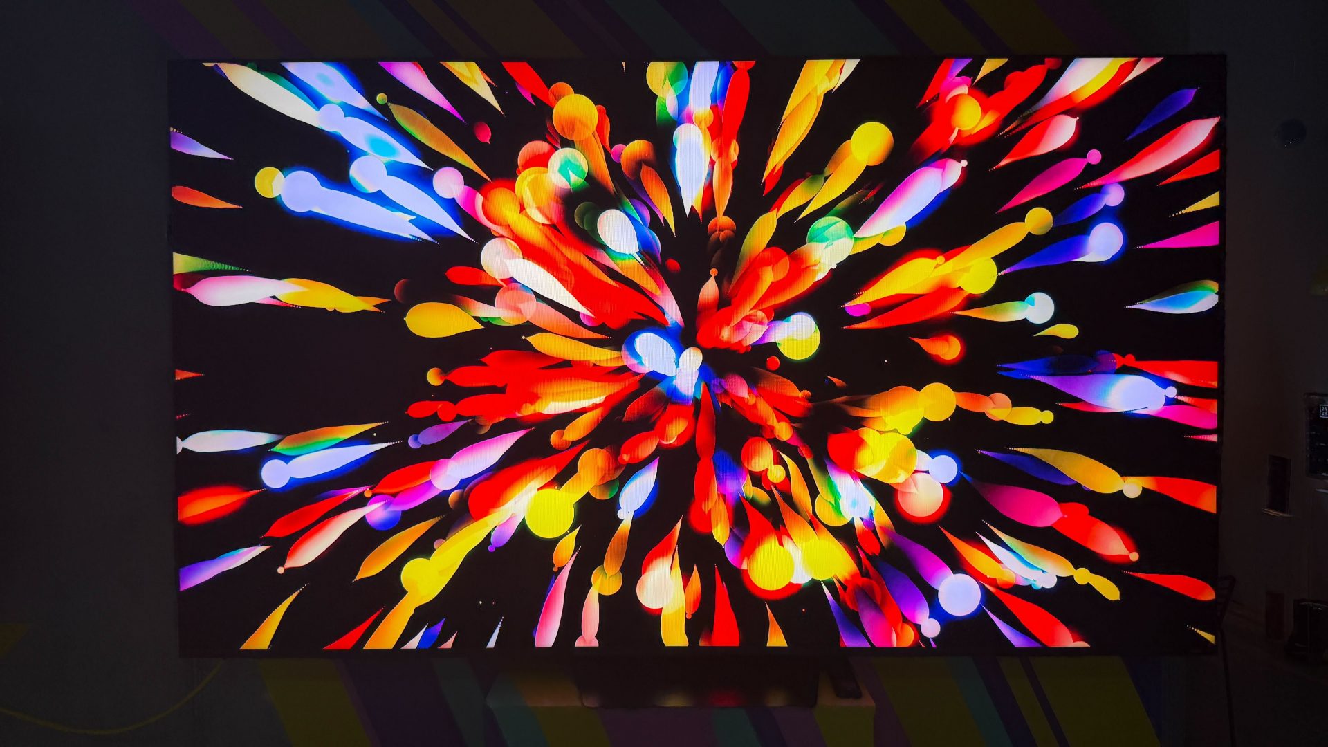 Обзор Hisense UR8 и его наличие в Москве картинка Телевизор Hisense UR8: почти флагман | DGL.RU