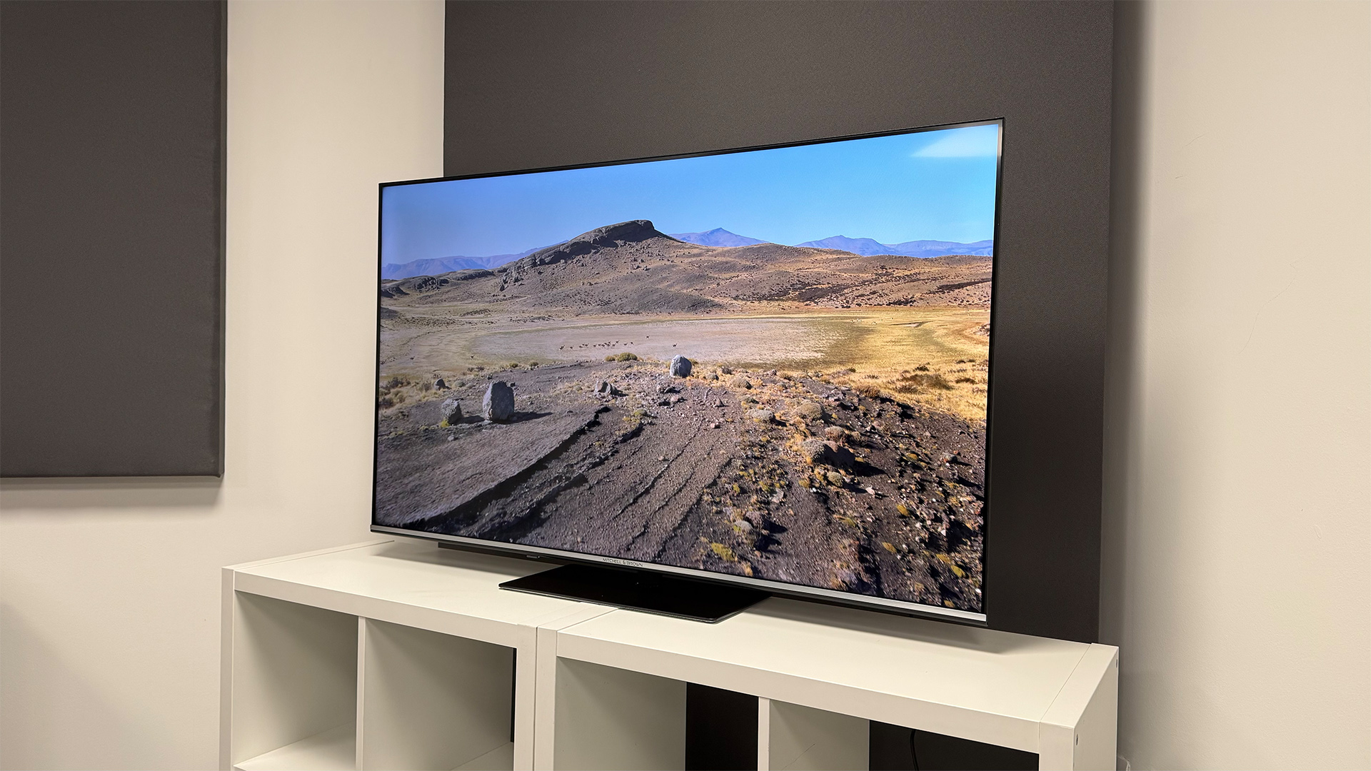 Телевизор Mitchell & Brown QLED1811 и QLED | DGL.RU