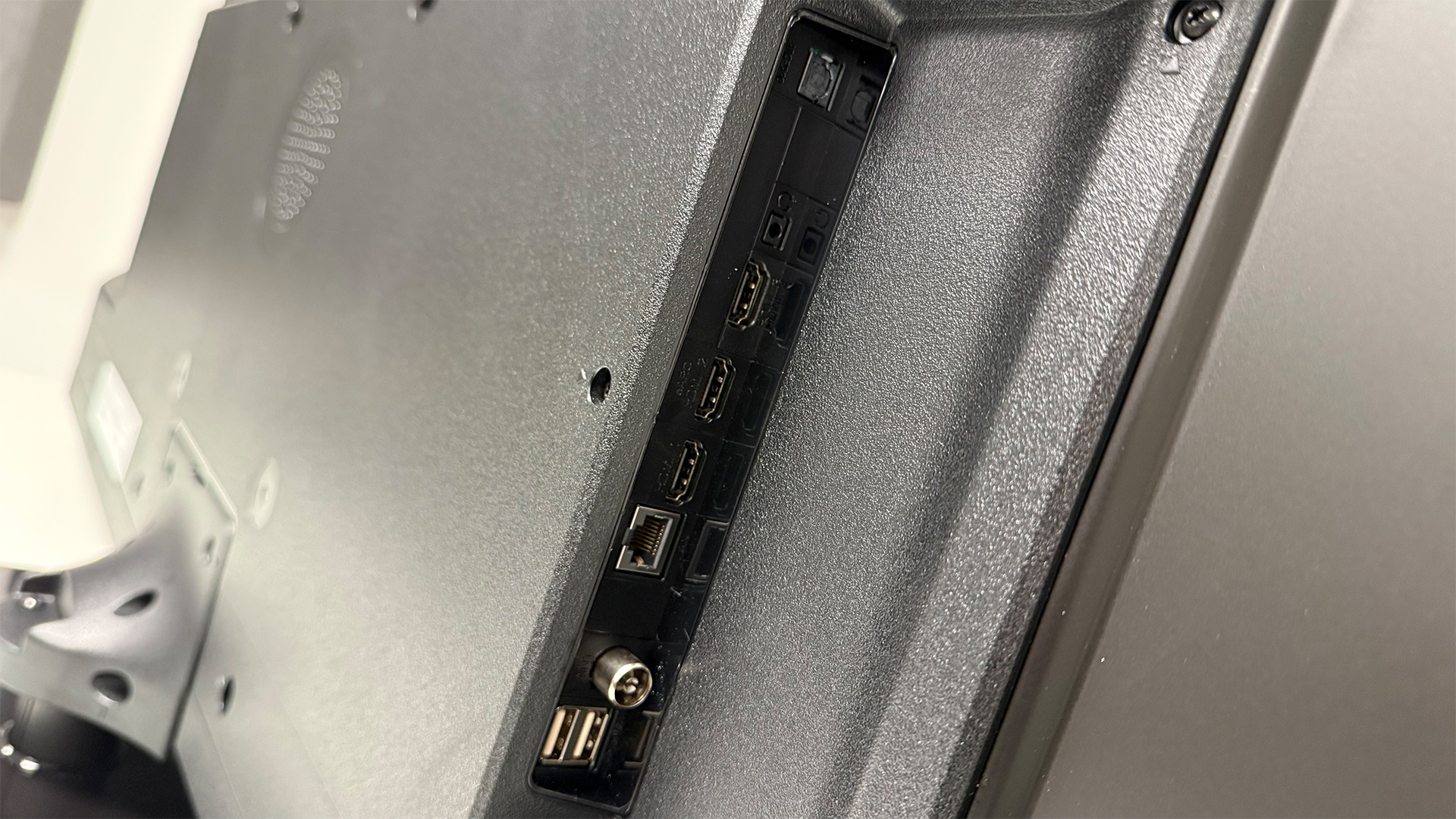 Телевизор Mitchell & Brown QLED1811 и QLED | DGL.RU