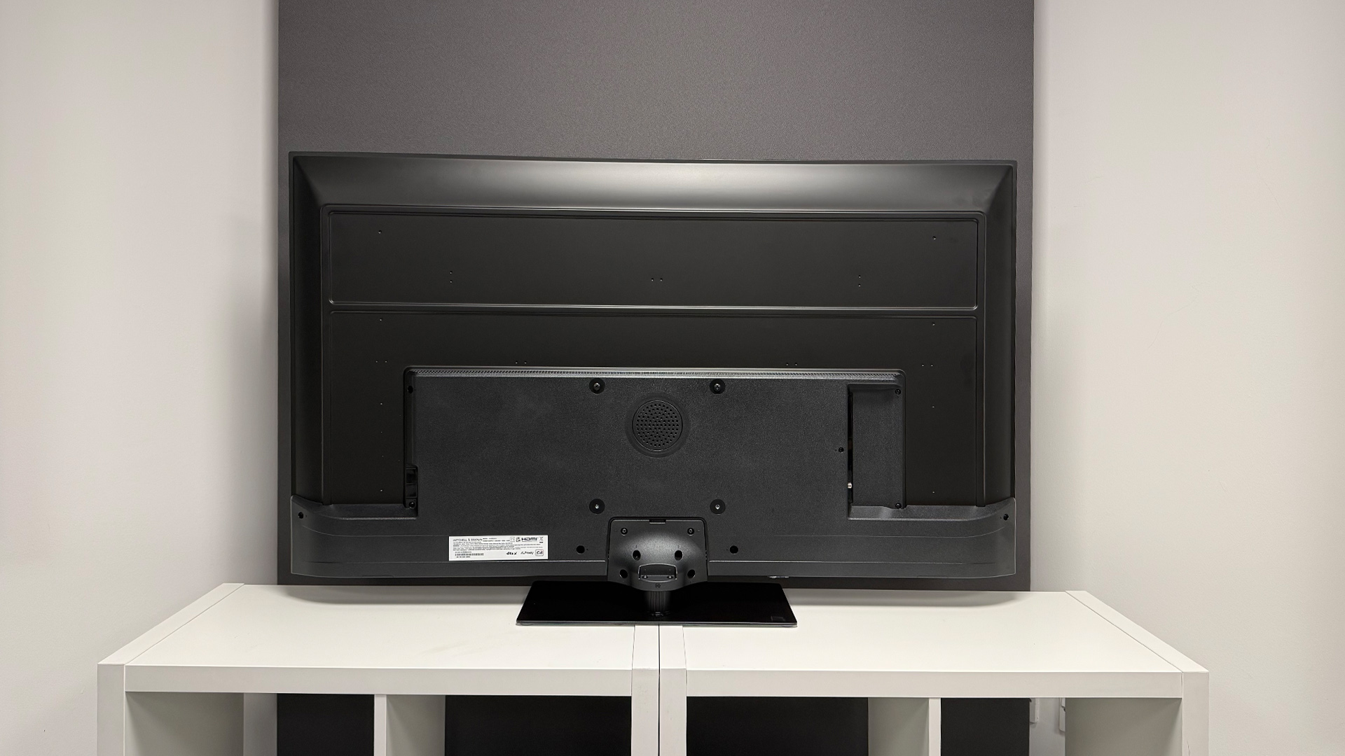 Телевизор Mitchell & Brown QLED1811 и QLED | DGL.RU