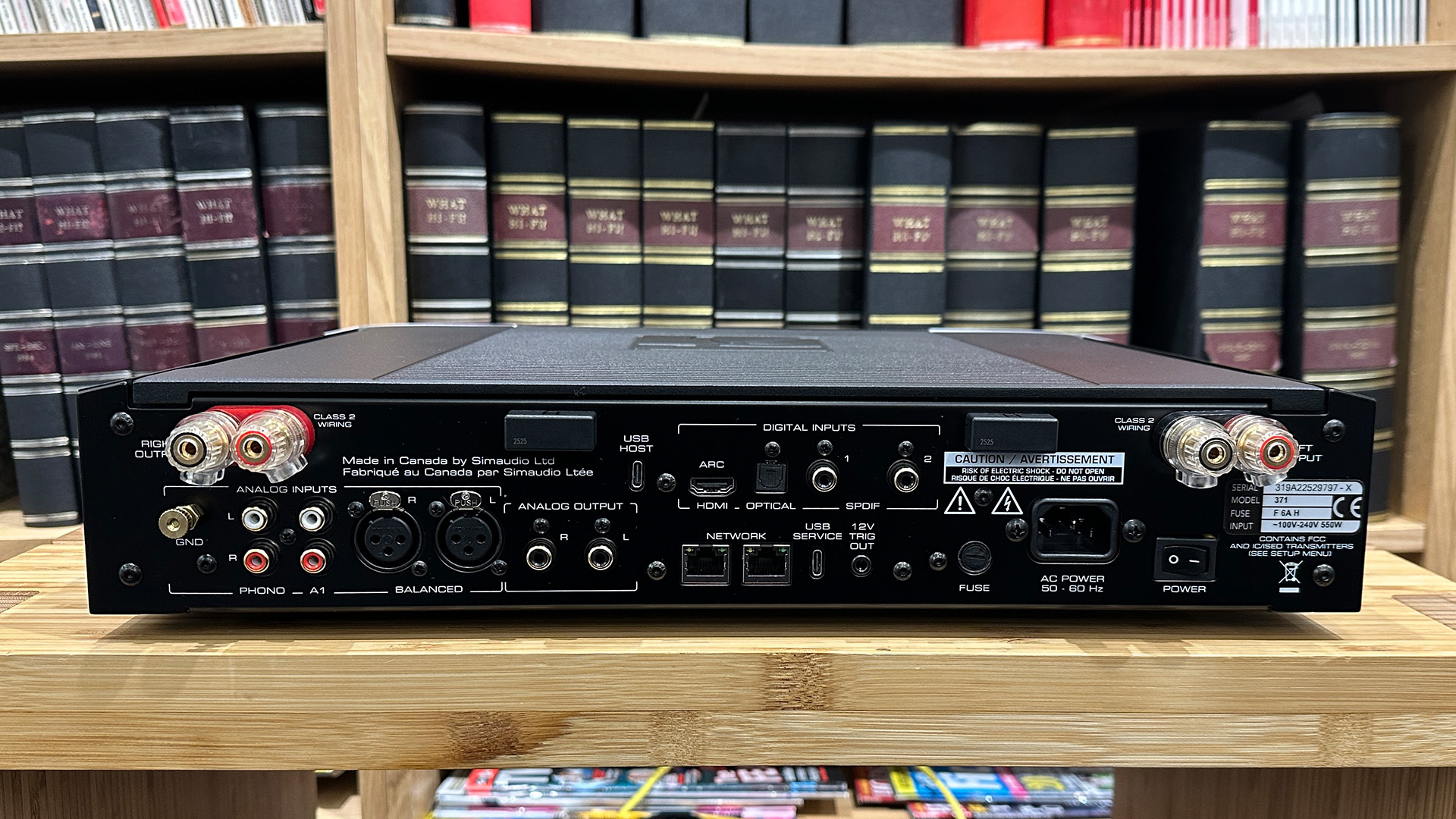 Обзор Moon 371 в Москве - шикарный стиль и удобство без компромиссов картинка Усилитель Moon 371 с мощным звуком | DGL.RU